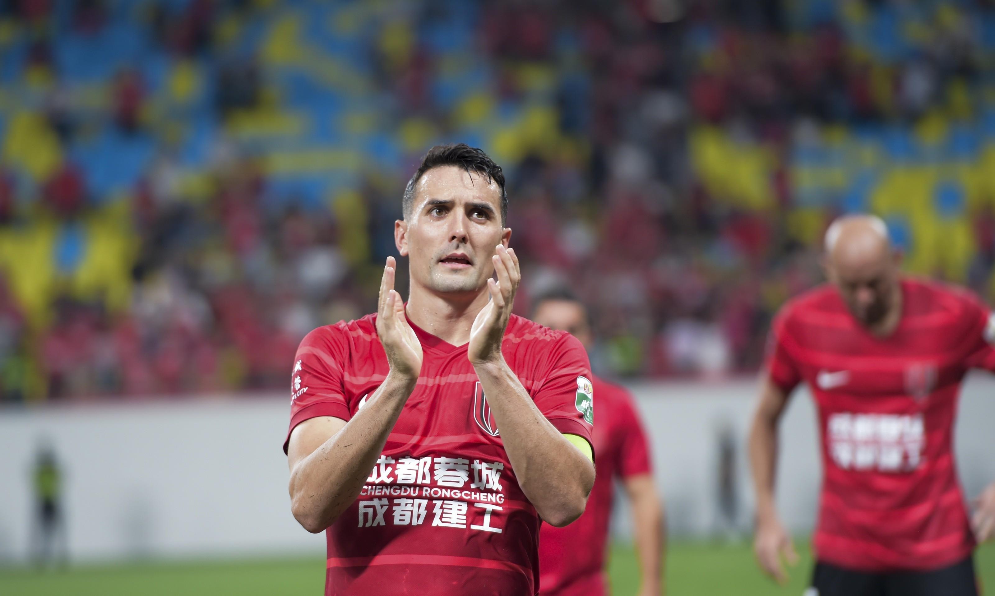 包含今晨亚冠焦点战；上海海港官宣签约；媒体盛赞；身体对抗强度拉满的词条