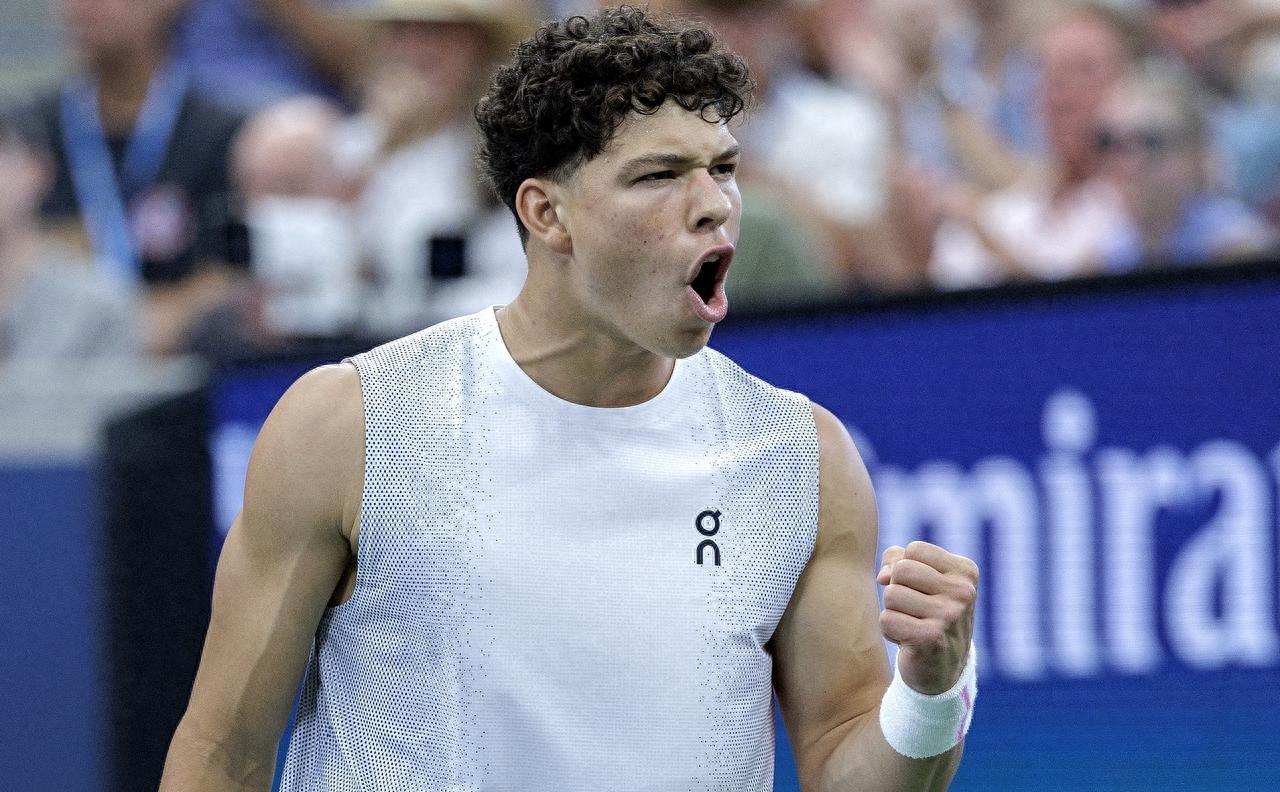 夏洛特黄蜂今晚队长鼓劲；志在英超名次提升；球迷炸锅；身体对抗强度拉满的简单介绍